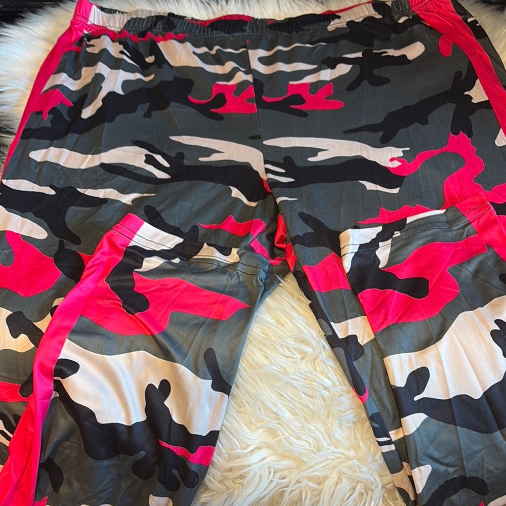 SHEIN Black Grey and Pink Outfit  with Camouflage Design - Picture 6 of 9